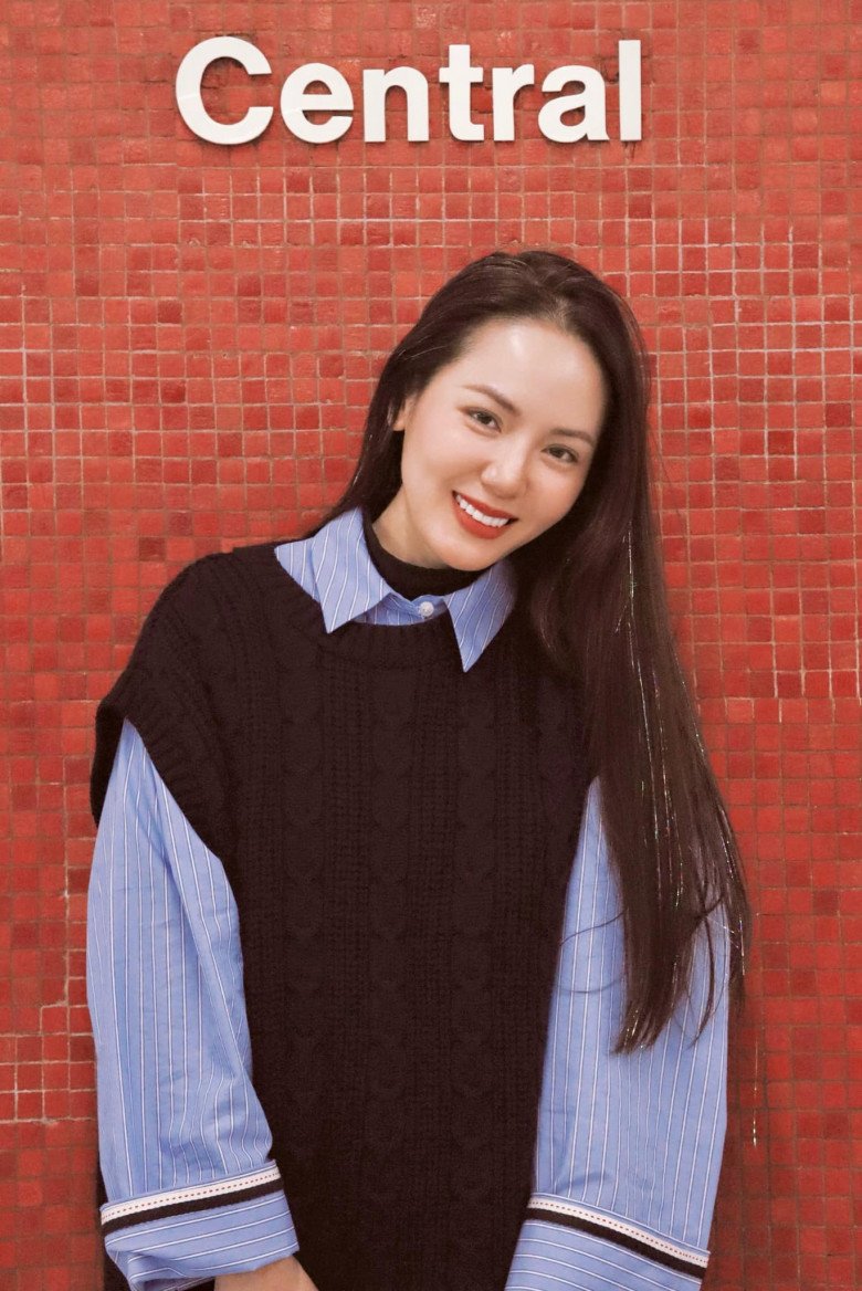 Phương Linh tuổi 39 vẫn trẻ trung mơn mởn, nhờ ăn diện theo công thức "2 áo - 2 váy" - 5