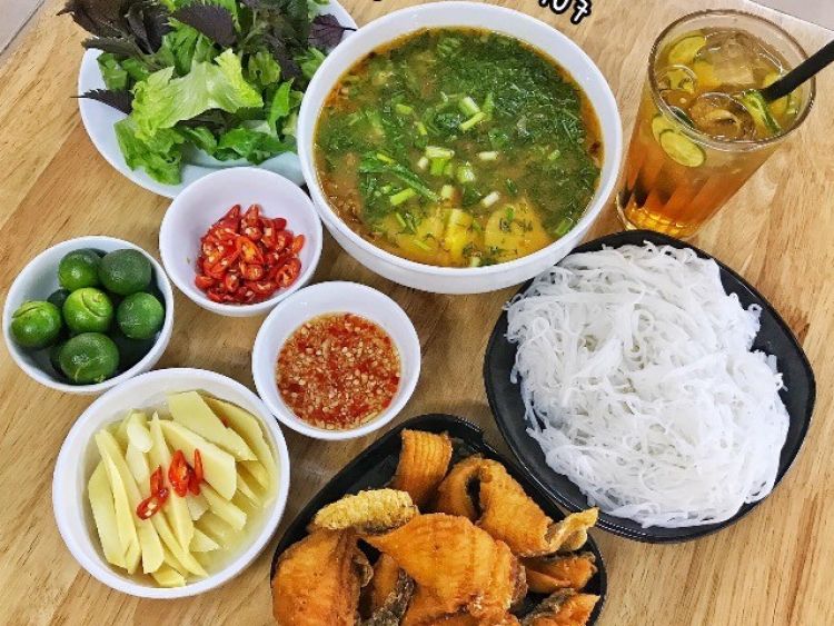 Không Gian & Trải Nghiệm Tại Bún Cá Chấm Hải Cá: Điều Gì Tạo Nên Sự Khác Biệt?