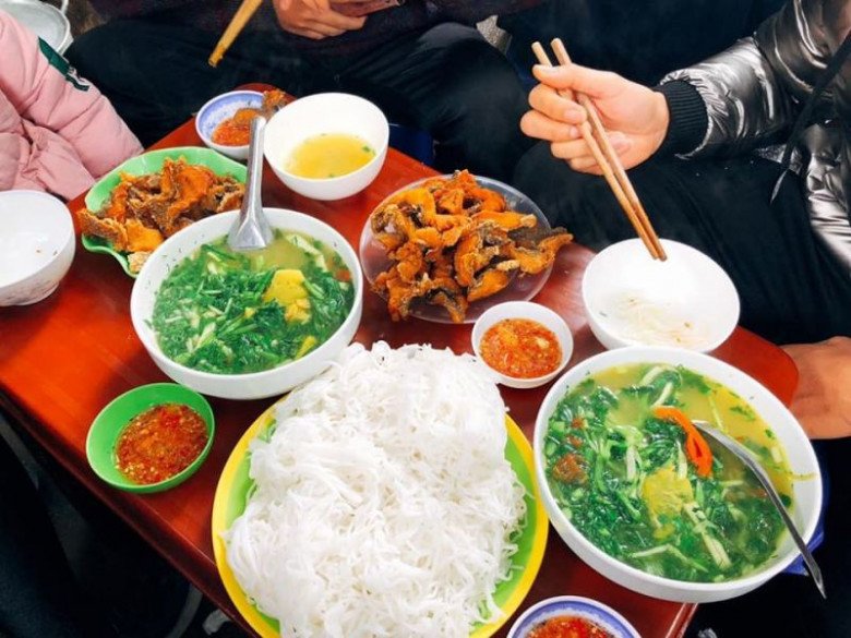5 quán bún cá chấm ngon nhất Thủ đô, lúc nào khách cũng đông nghịt, chờ cả tiếng để ăn 1 bát bún - 1