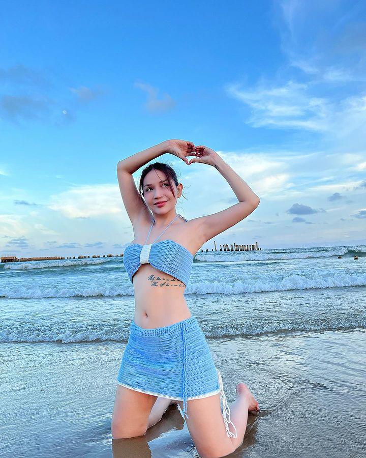 Mỹ nhân làng hài có vòng 1 đẹp nhất mê diện đồ mát mẻ, khoe hình xăm ở vị trí hiểm hóc - 8