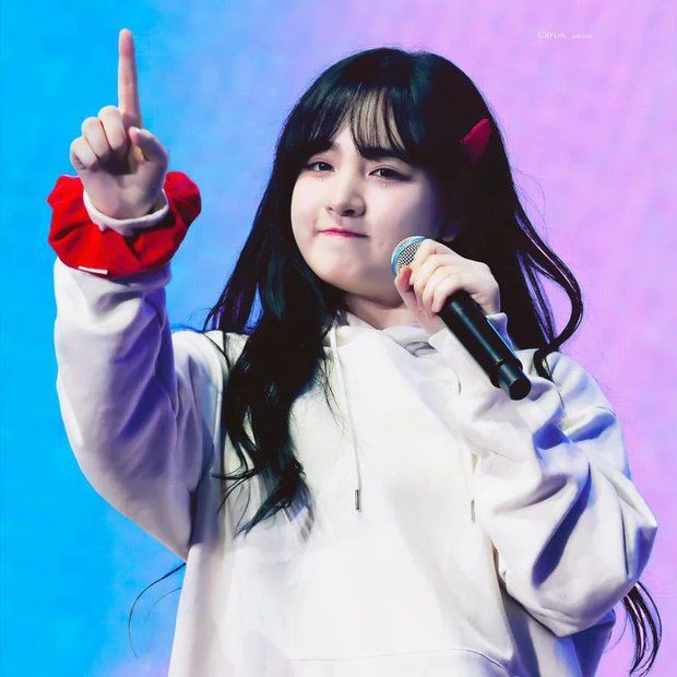 &#34;Sốc ngang&#34; trước sắc vóc của idol xứ Hàn hậu giảm cân, ảnh quá khứ &#34;phát tướng&#34; khó nhận ra - 4