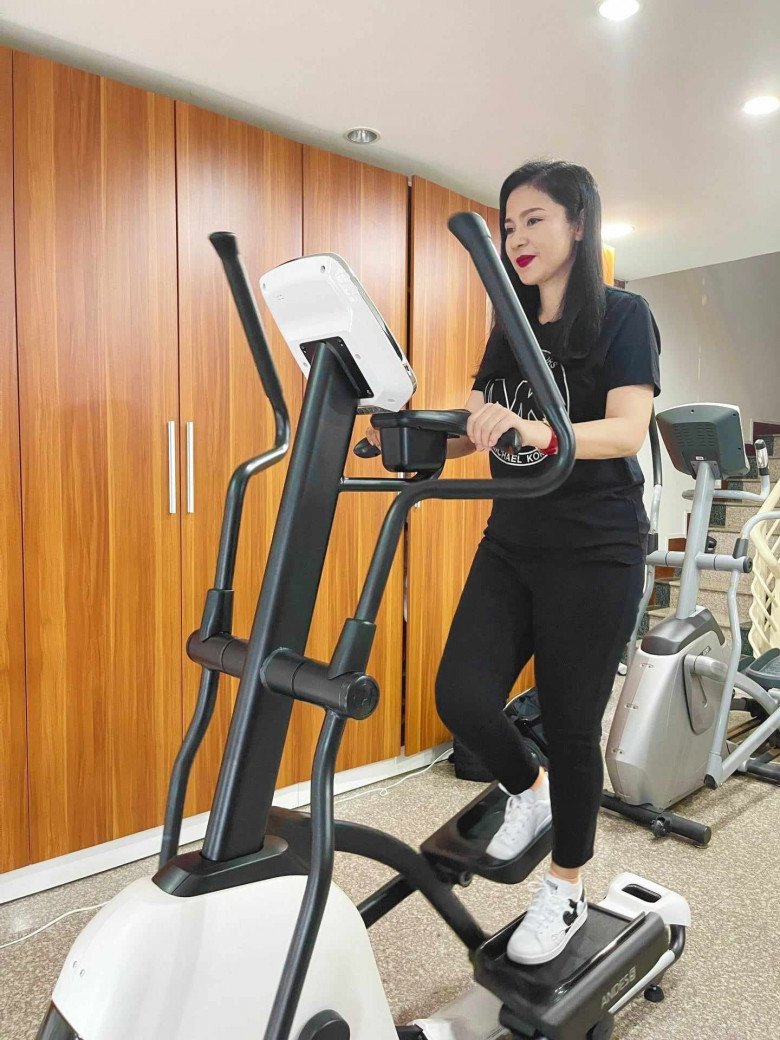 &#34;Người đẹp Tây Đô&#34; Việt Trinh 51 tuổi duy trì nhan sắc gần 30 năm không đổi, chống già nhờ 1 món ăn - 11