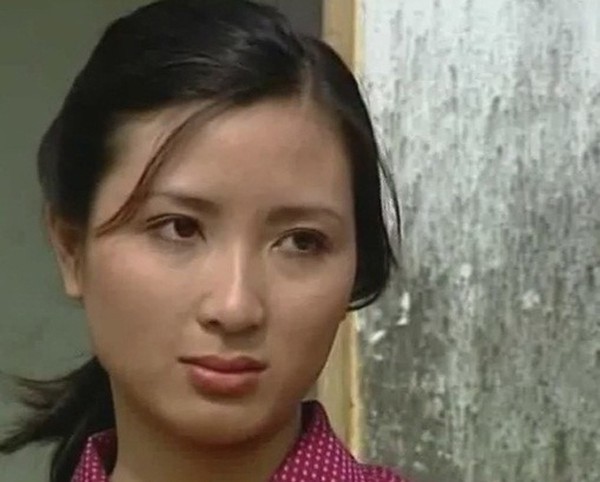 &#34;Mỹ nhân màn ảnh miền Bắc&#34; Khánh Huyền U55 vẫn xinh đẹp, da dẻ láng mịn nhờ bí quyết làm đẹp 0 đồng - 2