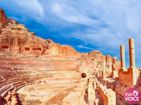 Khám phá vẻ đẹp huyền bí của Petra, thành phố hồng cổ đại ở Jordan.