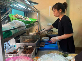 Ở Hà Nội có quán bún đậu nằm sâu trong ngóc ngách, ngày bán hàng trăm suất, hút khách nhờ loại mắm tôm đặc biệt
