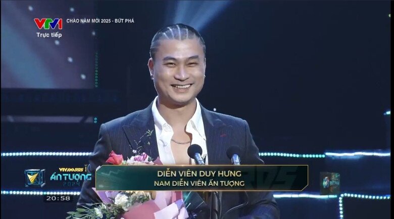 VTV Awards 2024: Duy Hưng nhận giải Nam diễn viên ấn tượng, không quên câu cửa miệng làm ai nấy phì cười - 14