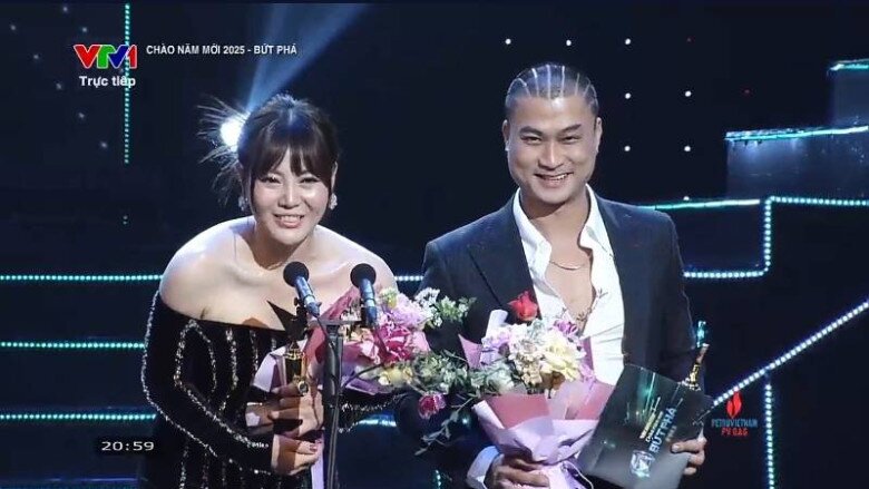 VTV Awards 2024: Duy Hưng nhận giải Nam diễn viên ấn tượng, không quên câu cửa miệng làm ai nấy phì cười - 15