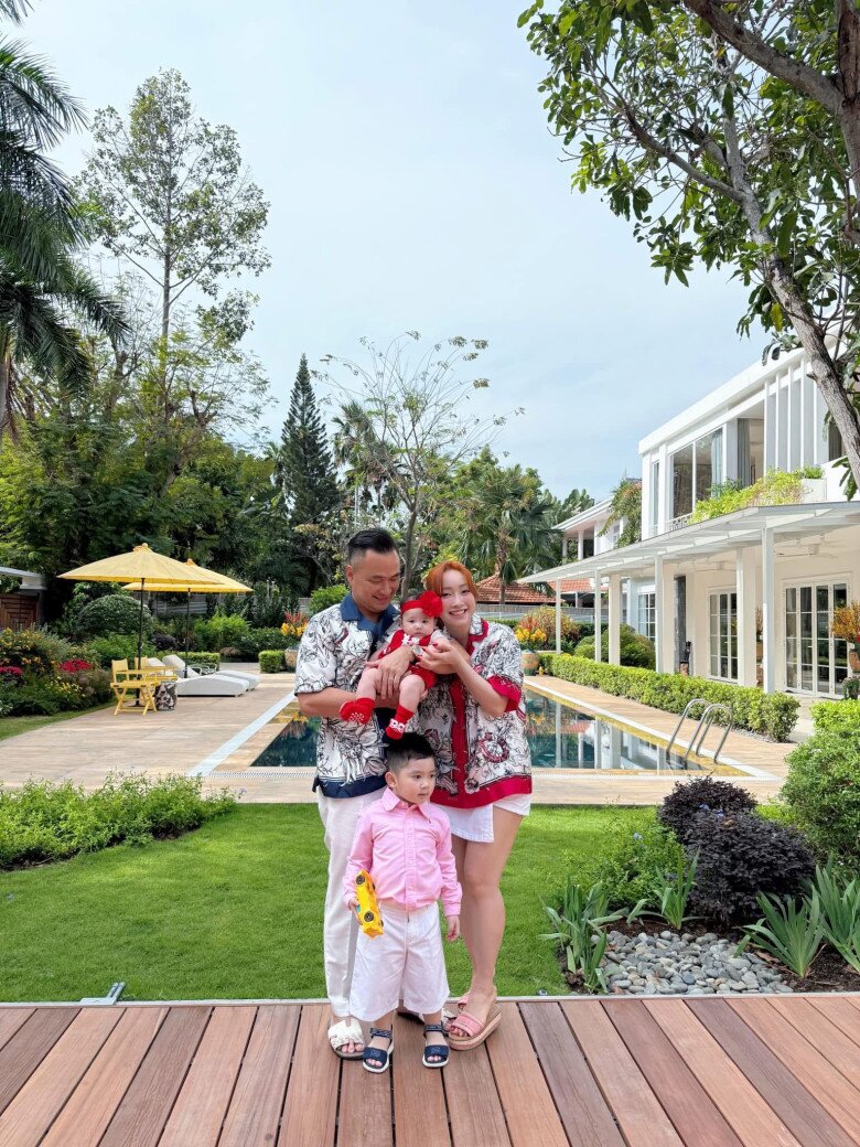 3 cô vợ sống trong biệt phủ triệu đô, chỉ duy nhất một người ít sắm hàng hiệu, mê đồ bình dân - 8