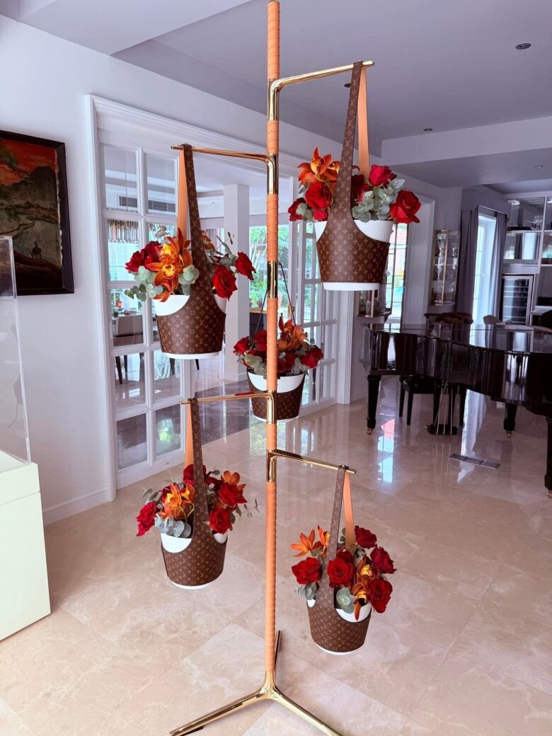 3 cô vợ sống trong biệt phủ triệu đô, chỉ duy nhất một người ít sắm hàng hiệu, mê đồ bình dân - 7