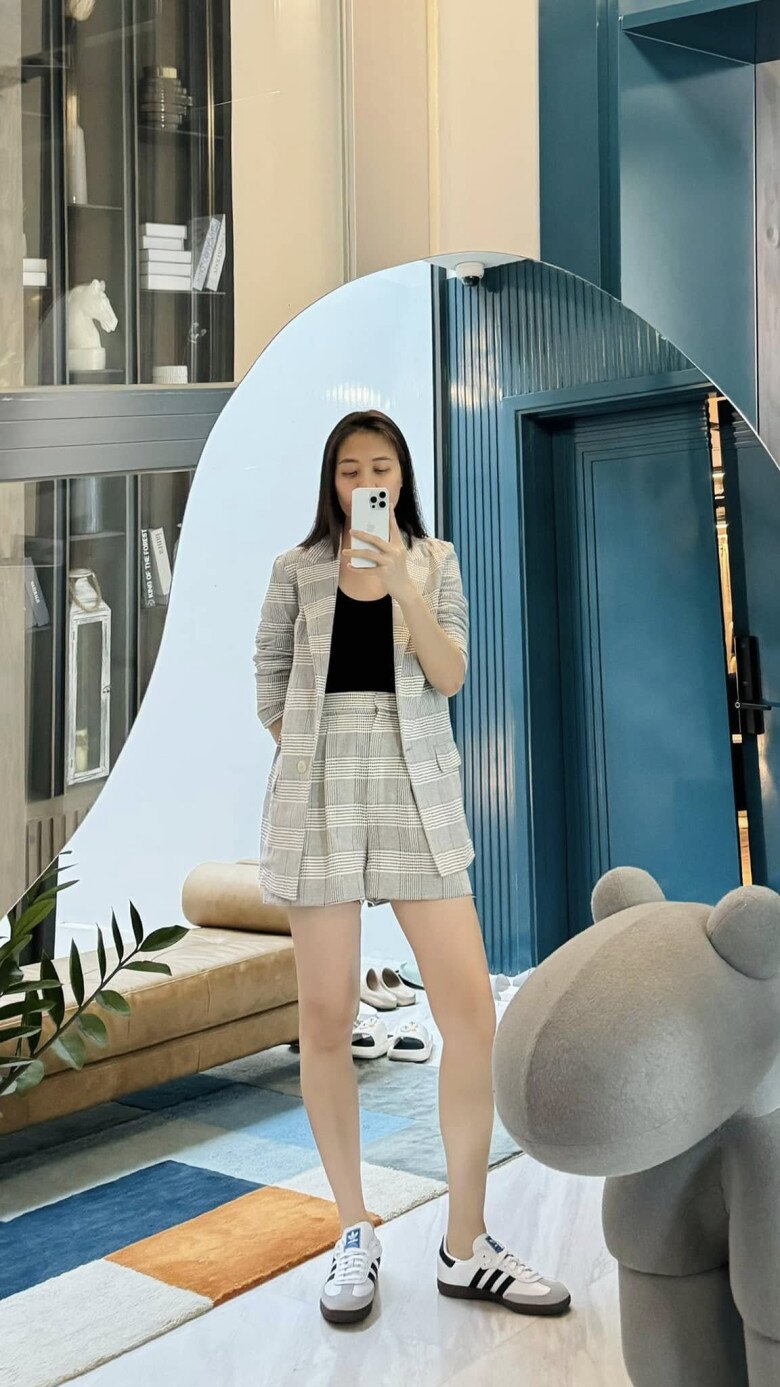 Đẻ xong hai con, Đàm Thu Trang bất ngờ khoe vẻ gợi cảm với chiếc áo tàng hình bên bàn tiệc - 6