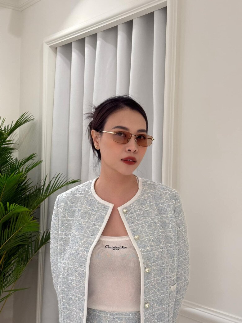 Đẻ xong hai con, Đàm Thu Trang bất ngờ khoe vẻ gợi cảm với chiếc áo tàng hình bên bàn tiệc - 3