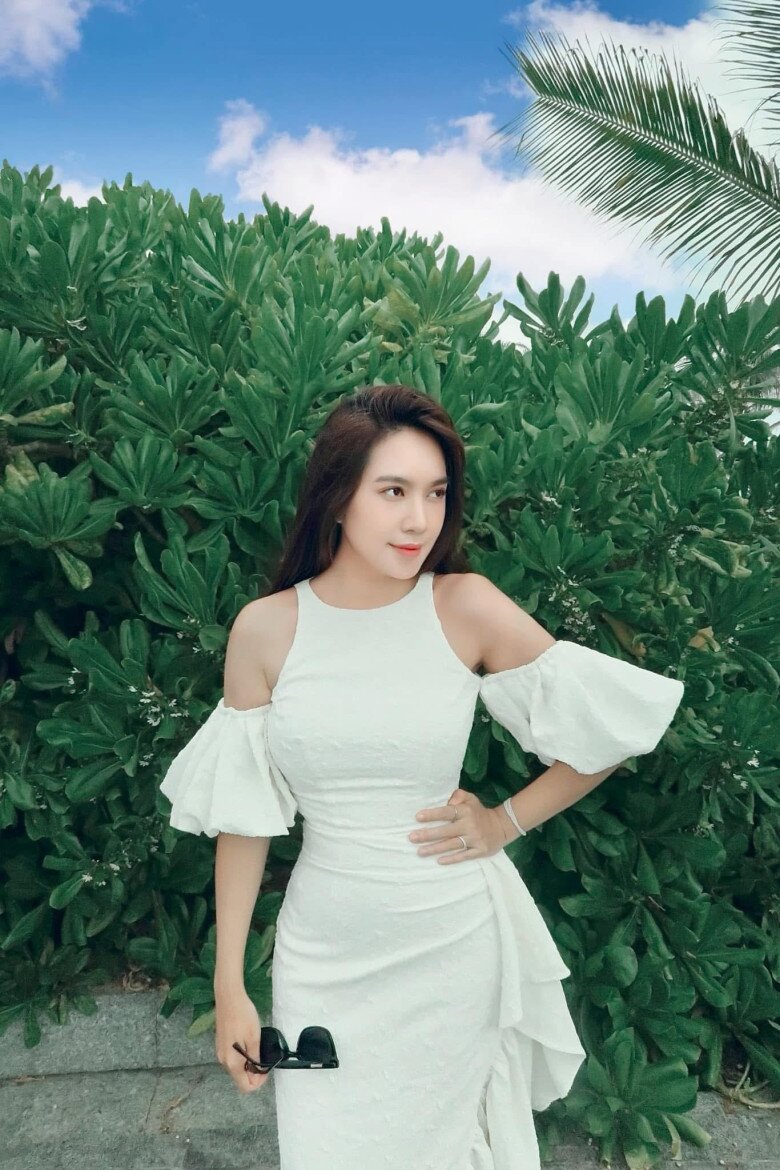 Vợ tiến sĩ của Lý Hải bị fans bắt gặp ngoài đời thực, mẹ 4 con mà ăn diện như sinh viên năm nhất - 9