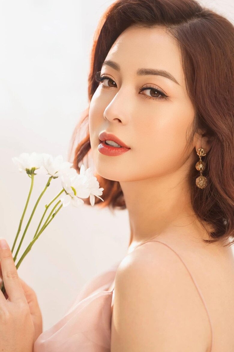 Jennifer Phạm mặc đồ ngủ trăm triệu dạo phố, khoe sắc mỹ miều bên cạnh người đàn ông nổi tiếng - 7