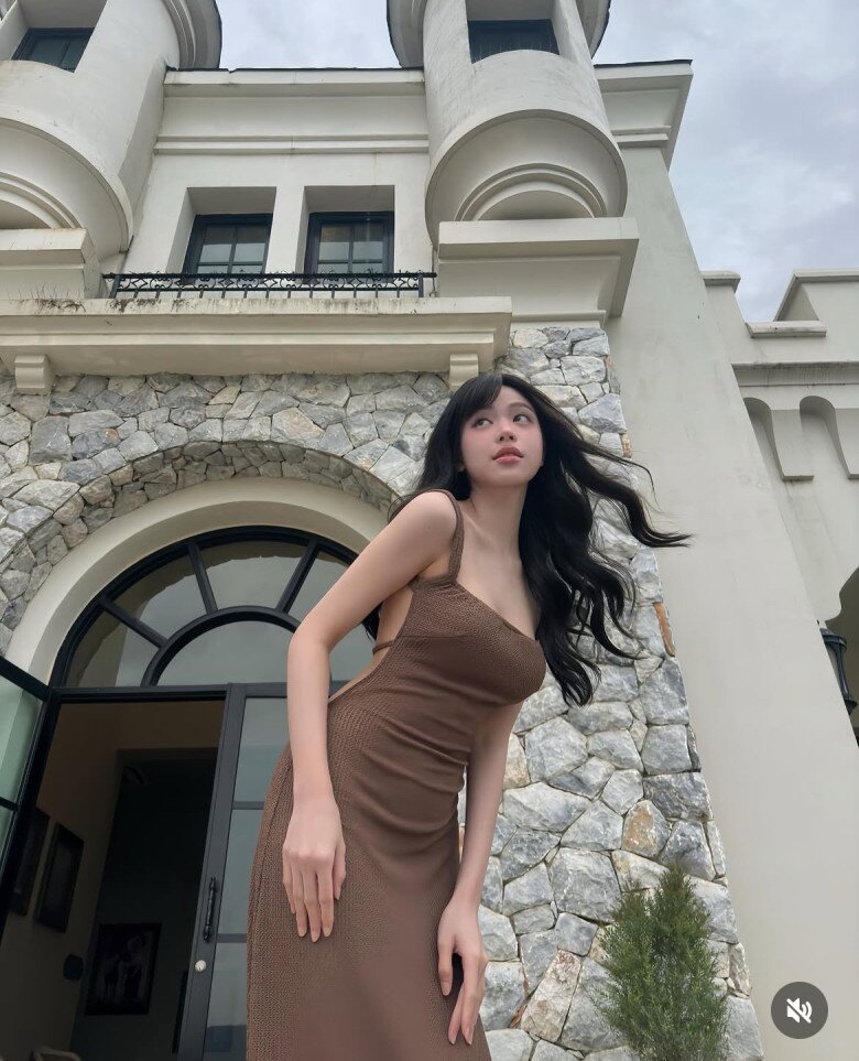 Loạt mỹ nhân khắp mọi nơi &#34;lên đồ&#34; chào hè, phong cách đa dạng nhưng đều gợi cảm hết nấc - 5