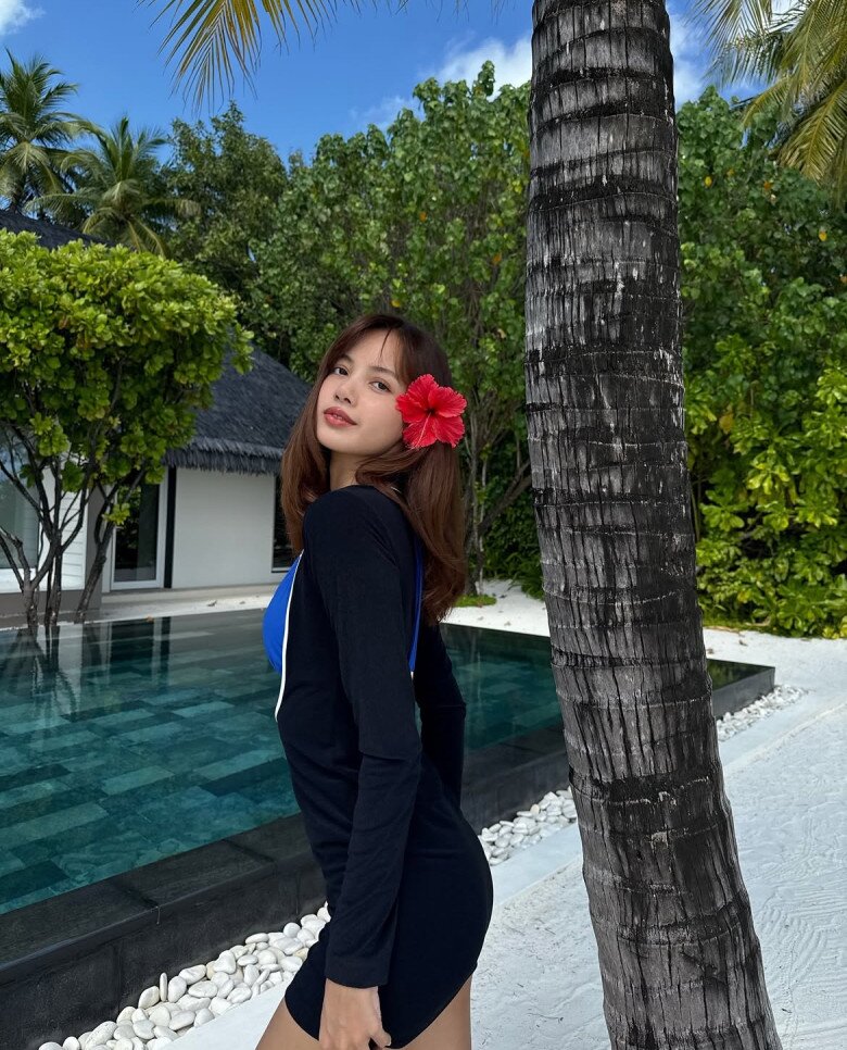 Loạt mỹ nhân khắp mọi nơi &#34;lên đồ&#34; chào hè, phong cách đa dạng nhưng đều gợi cảm hết nấc - 9