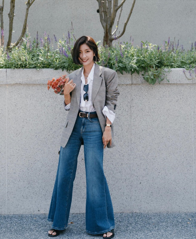 Chán quần jeans ống đứng đi, hè 2025 hãy sắm 1 trong 6 kiểu quần jeans này, đảm bảo tôn dáng tuyệt đối - 2