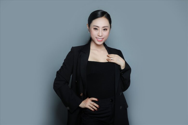 Á hậu độc lạ nhất Việt Nam mê hoặc chồng bằng nhan sắc, tự tin công khai ảnh quá khứ nguyên bản 100% - 1