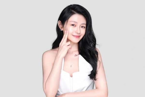 Cháu gái Từ Hy Viên &#34;gây sốt&#34; vì có ngoại hình giống hệt nữ minh tinh hơn cả mẹ ruột, nhan sắc 18 tuổi nở rộ - 1