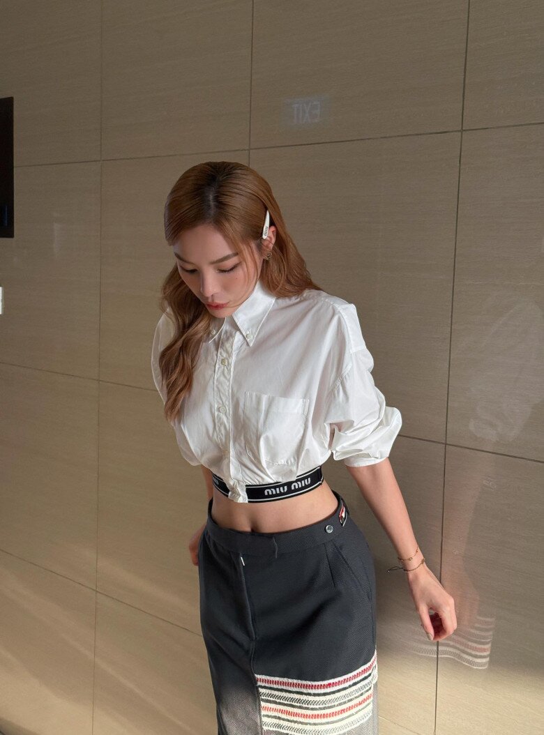 Mặc lại kiểu áo sơ mi trắng, Kỳ Duyên rút kinh nghiệm phối đồ không còn xuề xòa - 10