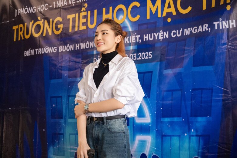 Mặc lại kiểu áo sơ mi trắng, Kỳ Duyên rút kinh nghiệm phối đồ không còn xuề xòa - 3