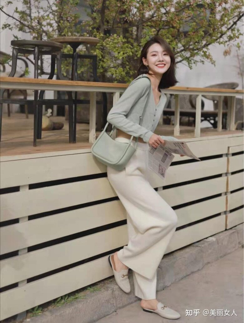 Làm sao để mặc quần trắng không bị béo? 5 cách mặc đồ thông minh giúp chị em trông gầy và đẹp thanh lịch - 3