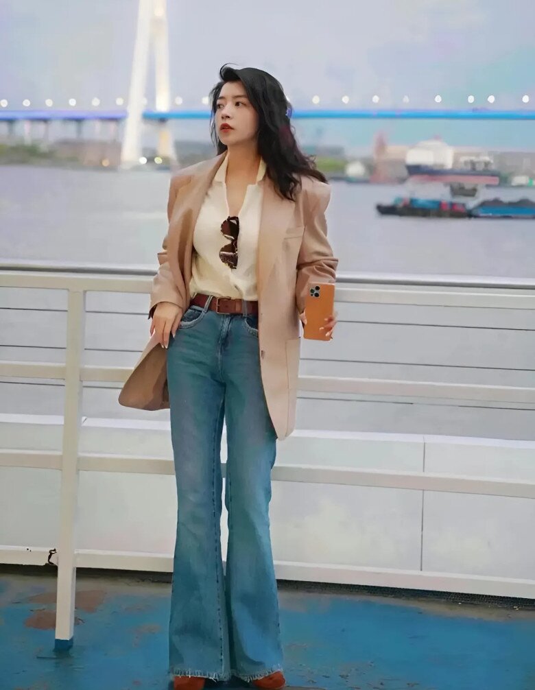 Phụ nữ 40+ mặc kiểu quần nào để trông trẻ trung và nịnh dáng hơn? Cứ áp dụng 2 quy tắc dù chọn quần nào cũng chuẩn - 4
