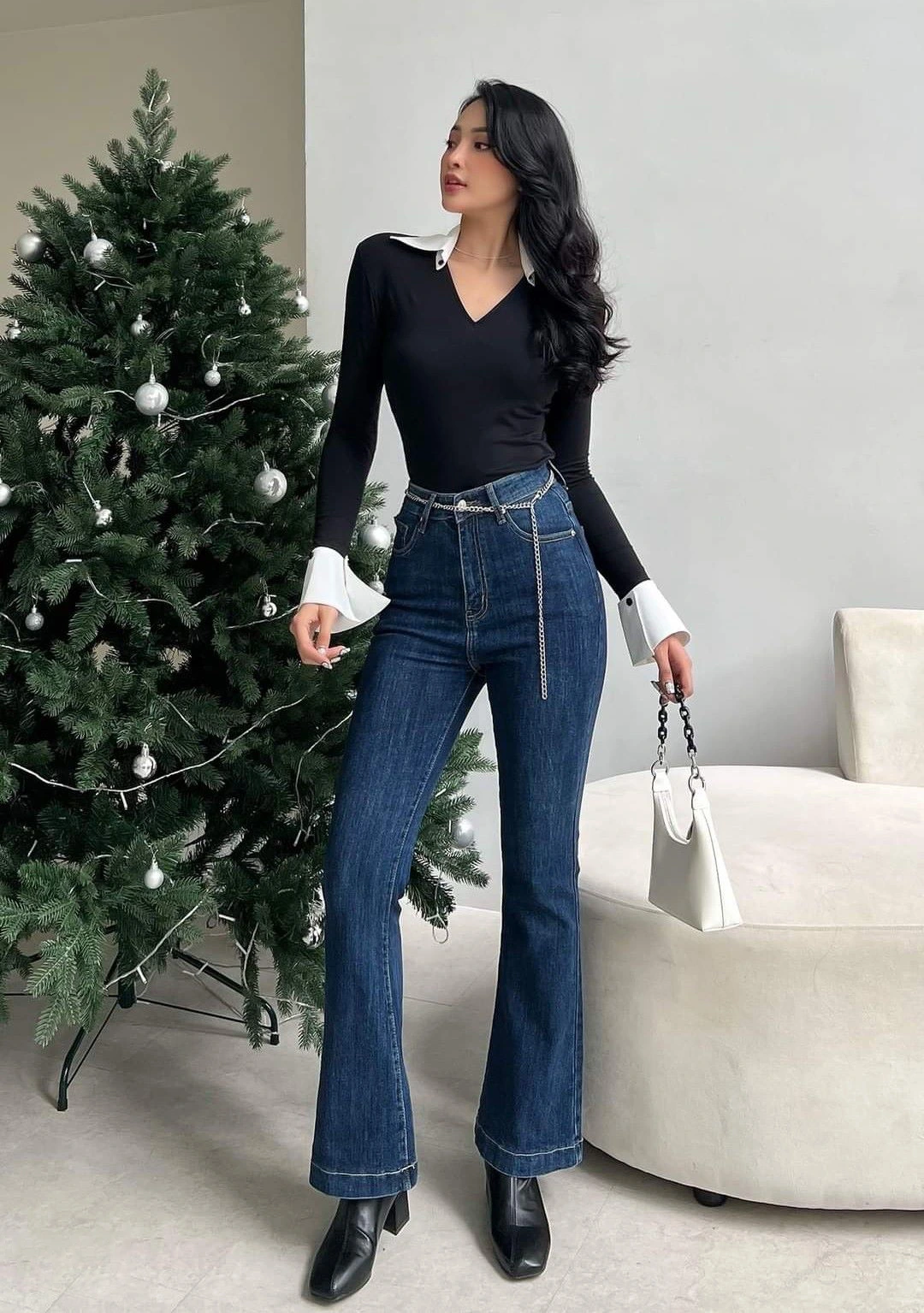 Quần jeans ống loe đang &#34;hot&#34; không kém quần ống rộng và 3 cách mặc sành điệu, siêu tôn dáng - 6