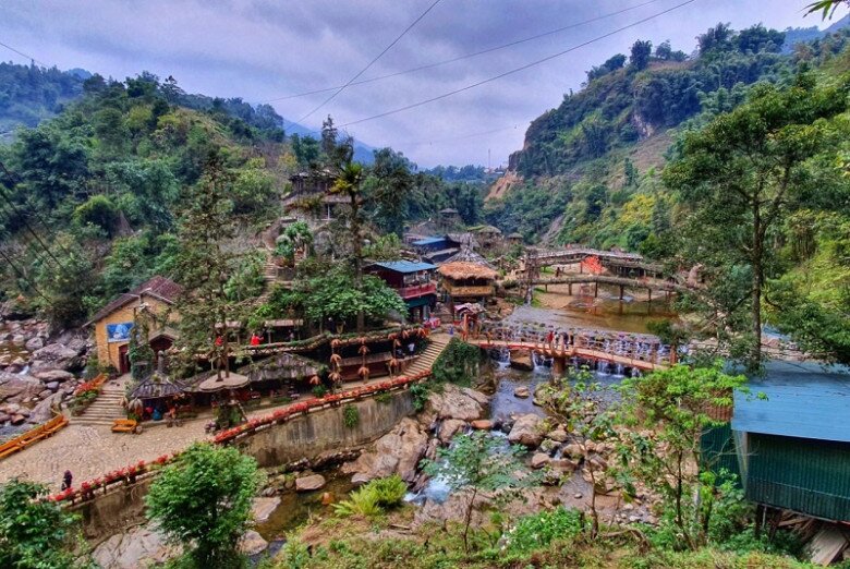 Thị xã được báo Hàn ca ngợi là &#34;Thụy Sĩ của Việt Nam&#34;, đẹp như chốn bồng lai tiên cảnh, dân tình đổ xô lên dịp đầu năm - 8