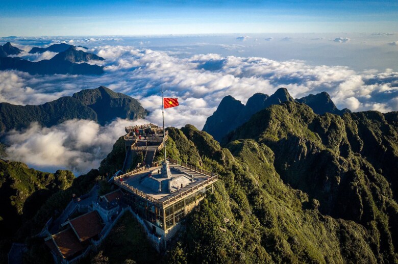 Thị xã được báo Hàn ca ngợi là &#34;Thụy Sĩ của Việt Nam&#34;, đẹp như chốn bồng lai tiên cảnh, dân tình đổ xô lên dịp đầu năm - 2