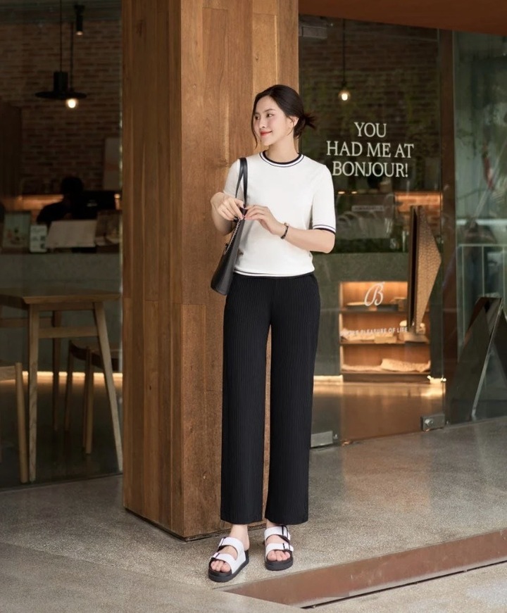 Phụ nữ 40+ mặc đồ màu đen hay xám trông trẻ đẹp hơn? Chị em nắm vững công thức để &#34;lên đồ&#34; đẹp sang - 14