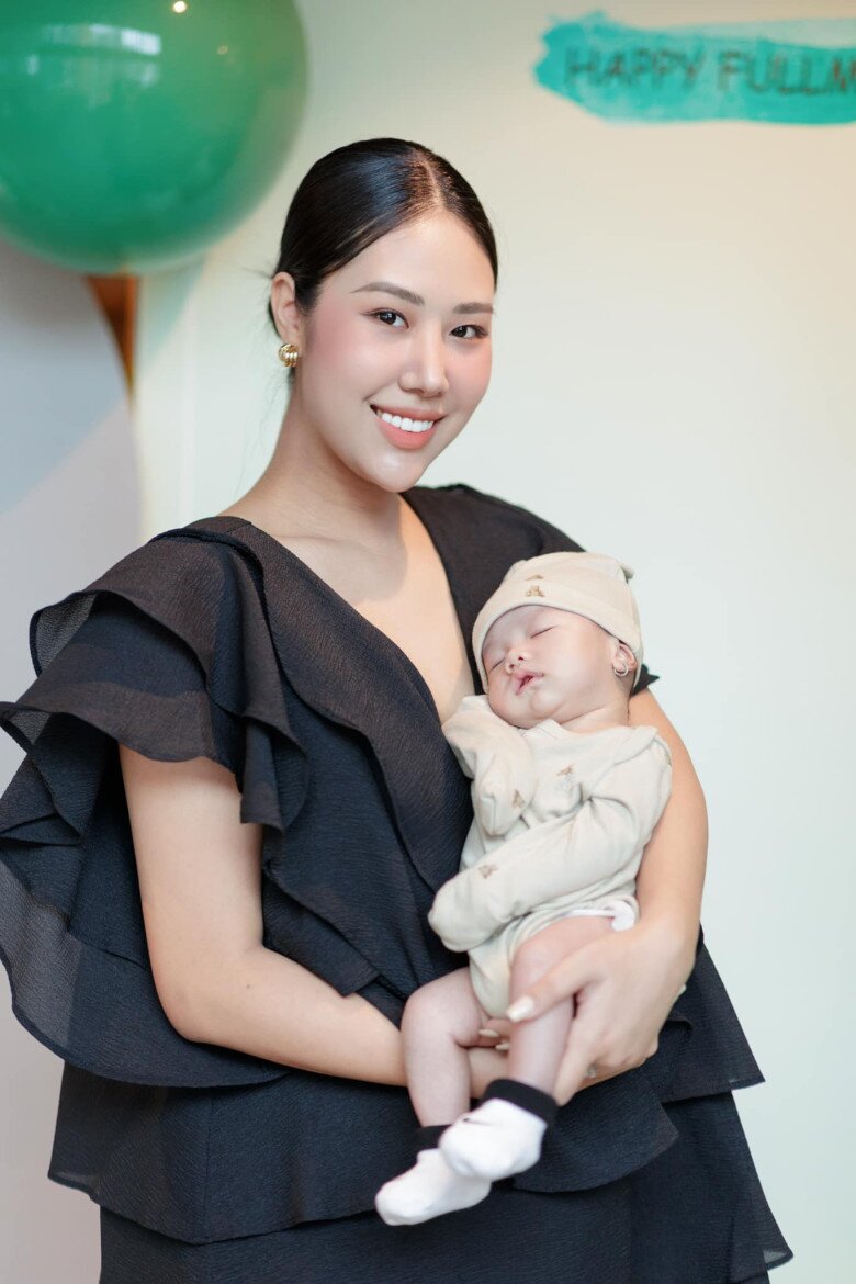 Vợ kém 37 tuổi của Quang Minh, sinh con xong liền nhanh chóng lấy lại vóc dáng thon thả, ăn mặc nuột nà bảo sao chồng mê - 6