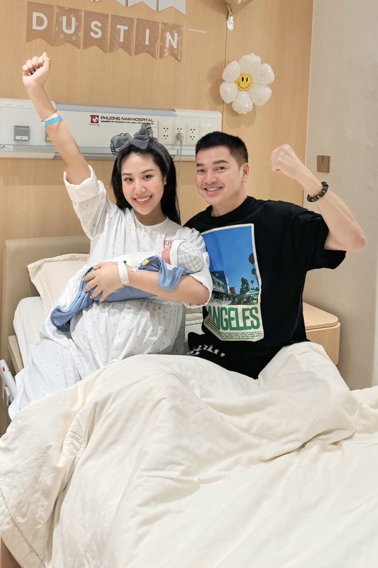 Vợ kém 37 tuổi của Quang Minh, sinh con xong liền nhanh chóng lấy lại vóc dáng thon thả, ăn mặc nuột nà bảo sao chồng mê - 1