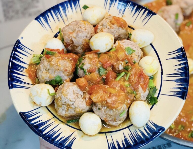 Cách làm thịt viên bọc trứng cút sốt cà chua đơn giản mà trôi cơm, ai &#34;đoảng&#34; mấy cũng thực hiện thành công - 9