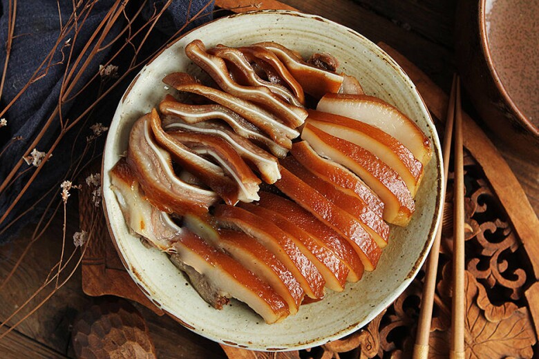 Tai heo làm nộm mãi cũng chán, đem kho kiểu này được món giòn ngon, đậm đà cực hấp dẫn - 4