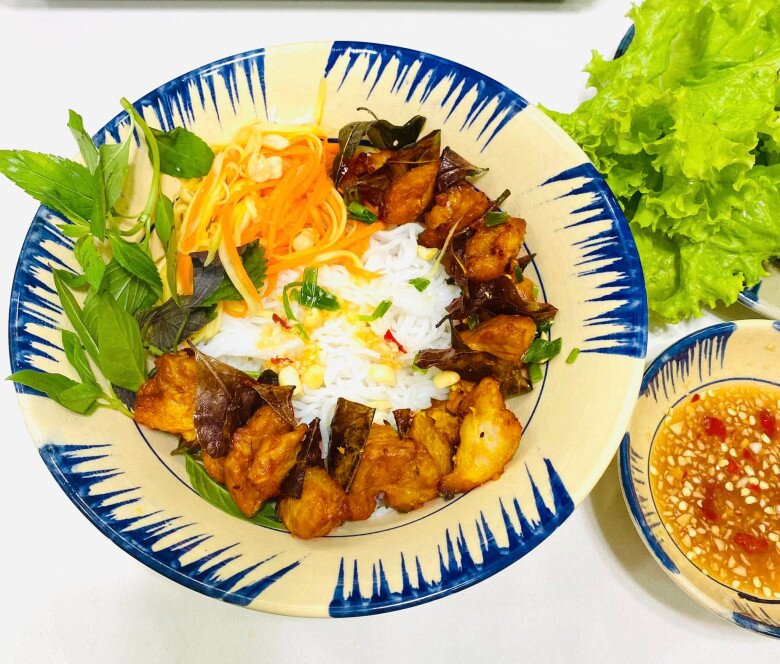Được cho ít lá móc mật, mẹ đảm nướng cả mẻ thịt ngon, thơm lừng khắp bếp - 12