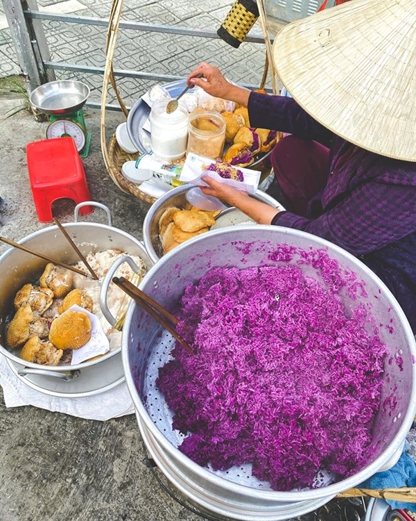 Gánh bánh tiêu xôi hơn 30 năm tuổi ở Đà Lạt, biến món ăn vỉa hè trở thành đặc sản, muốn ăn phải dậy thật sớm - 2