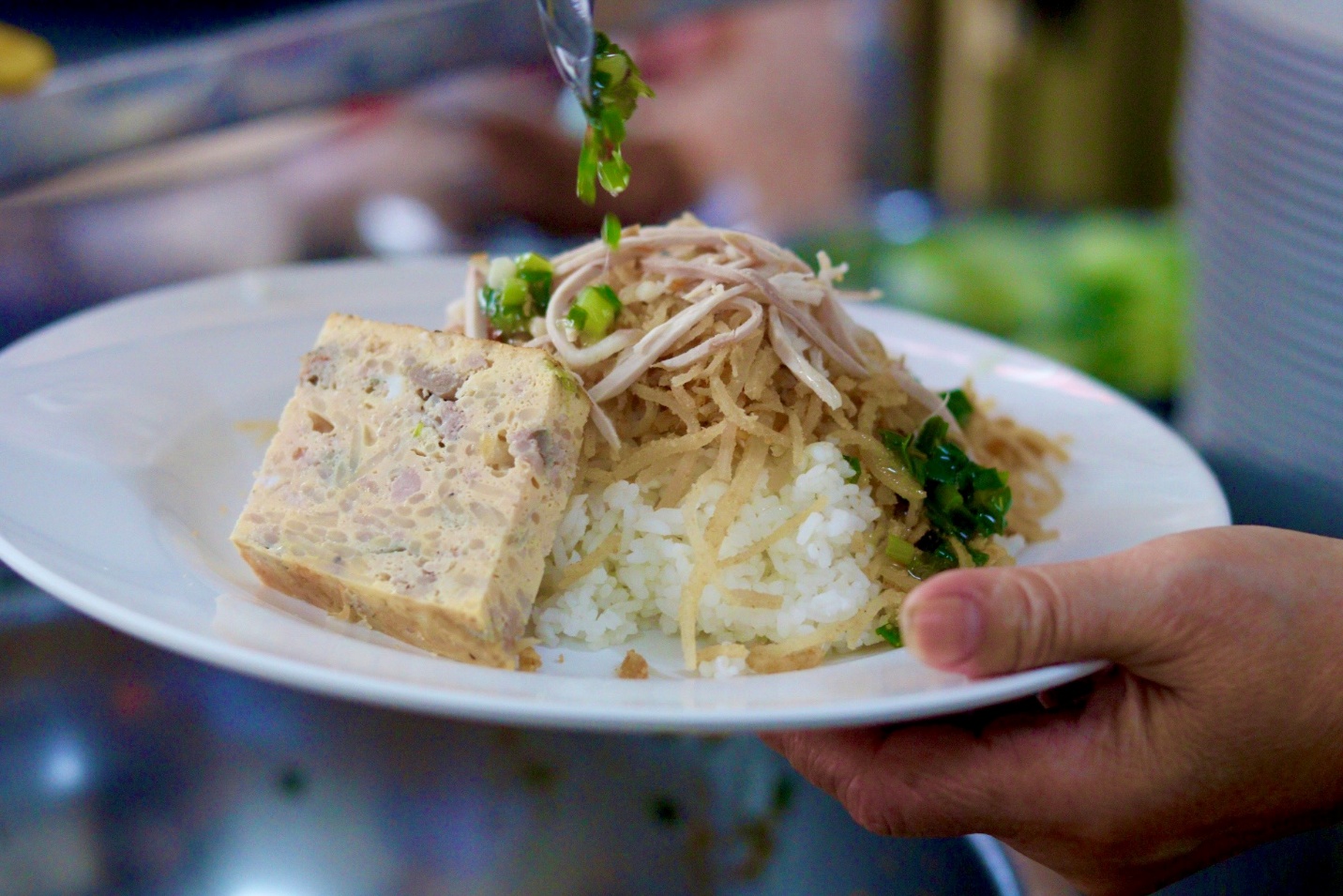 Tiệm cơm tấm Sài Gòn bán 6 tháng nghỉ 6 tháng vẫn đông khách, nổi tiếng với món chả cua công thức 60 năm độc quyền - 1
