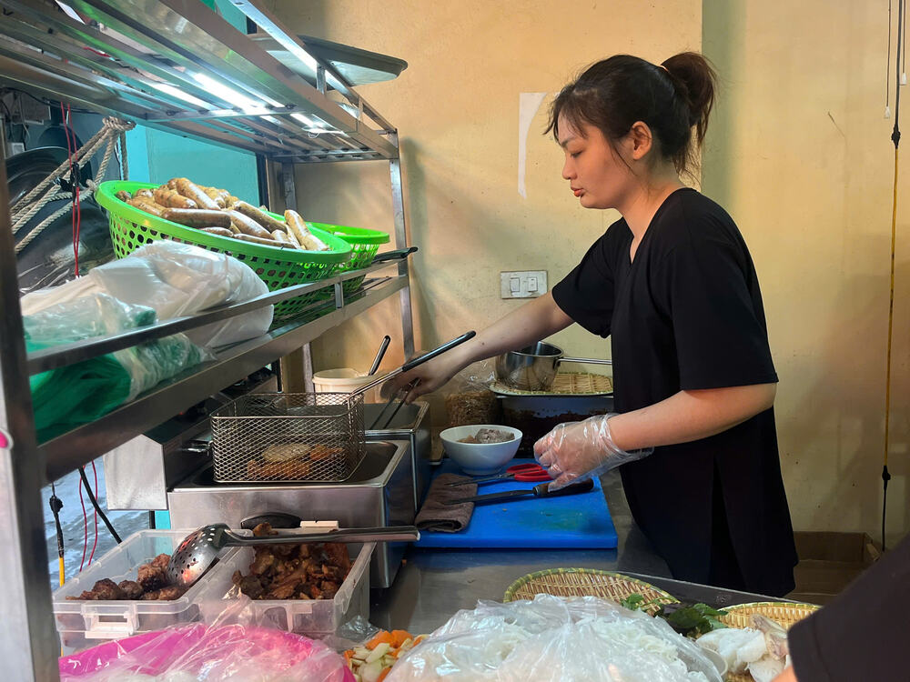Ở Hà Nội có quán bún đậu nằm sâu trong ngóc ngách, ngày bán hàng trăm suất, hút khách nhờ loại mắm tôm đặc biệt - 2