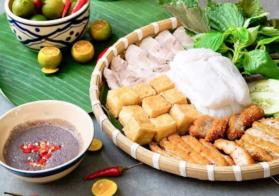 Ở Hà Nội có quán bún đậu nằm sâu trong ngóc ngách, ngày bán hàng trăm suất, hút khách nhờ loại mắm tôm đặc biệt - 1