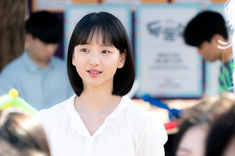 List phim hay Valentine 2025: Son Ye Jin lấy nước mắt thời chưa chồng, &#34;sao nữ cười đẹp nhất Hàn&#34; hôn cùng lúc 13 người - 11