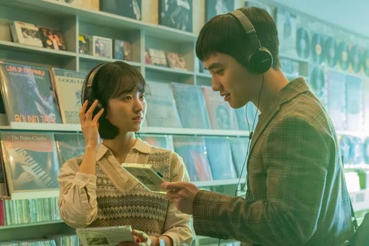 List phim hay Valentine 2025: Son Ye Jin lấy nước mắt thời chưa chồng, &#34;sao nữ cười đẹp nhất Hàn&#34; hôn cùng lúc 13 người - 12