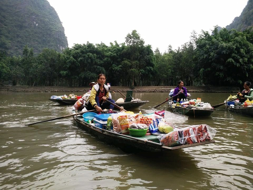 Ít ai biết ở Ninh Bình cũng có chợ nổi như miền Tây, khách nước ngoài cực thích vì một lý do - 1