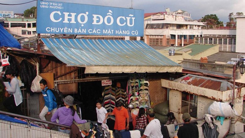 &#34;Oanh tạc&#34; chợ đồ si lớn nhất Đà Lạt, chỉ từ 20k có ngay những món đồ siêu độc lạ không nơi nào có - 1