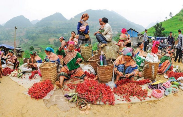 Giữa núi rừng Lào Cai có phiên chợ sầm uất bậc nhất, đến một lần là mê mẩn không muốn về - 2