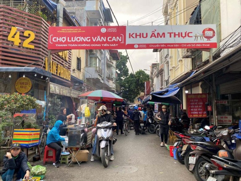 Khu chợ được mệnh danh &#34;thiên đường ẩm thực&#34; giữa lòng Hải Phòng: Cầm 100k là ăn đủ món đặc sản cực ngon-bổ-rẻ - 1