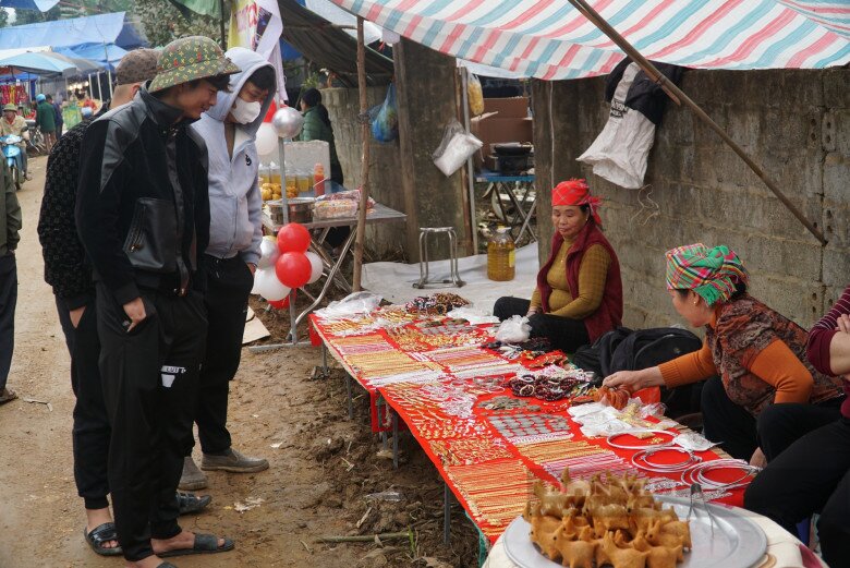 Về Tuyên Quang đi phiên chợ tổ chức đúng 2 ngày trong năm, thử món bánh không nơi nào có vì ý nghĩa đặc biệt - 4
