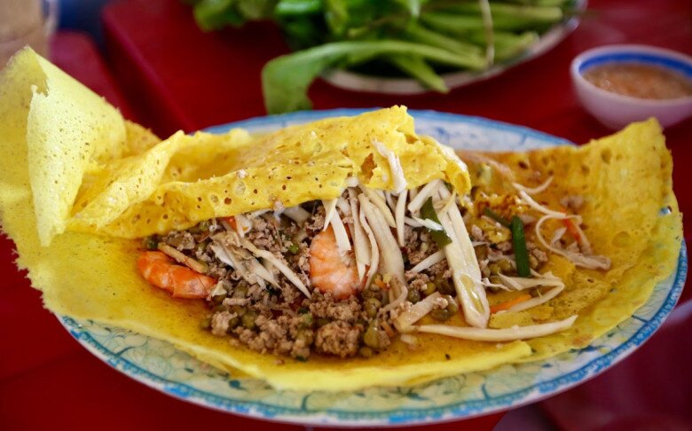 Quán bánh xèo lớn nhất miền Tây đông nghịt khách, bán nghìn cái mỗi ngày có phần nhân &#34;độc nhất&#34; khiến Á hậu mê mẩn - 2