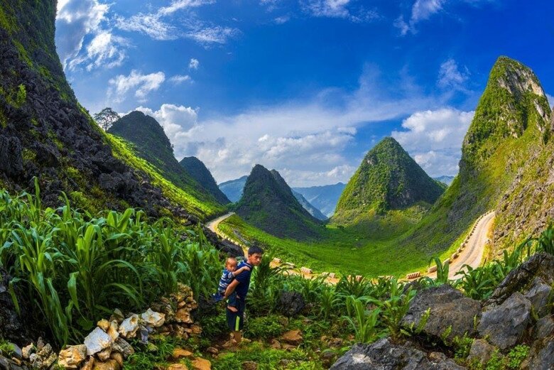 Chốn “bồng lai tiên cảnh” ở Hà Giang có hình dáng “ngượng đỏ mặt”, gắn với chuyện tình của nàng tiên, hút khách quanh năm - 3