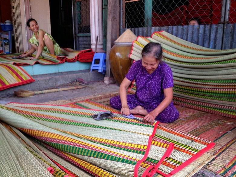 Khám phá làng nghề trăm tuổi nhiều màu sắc, du khách đến đây được tham gia “phiên chợ ma” độc đáo ở miền Tây - 3