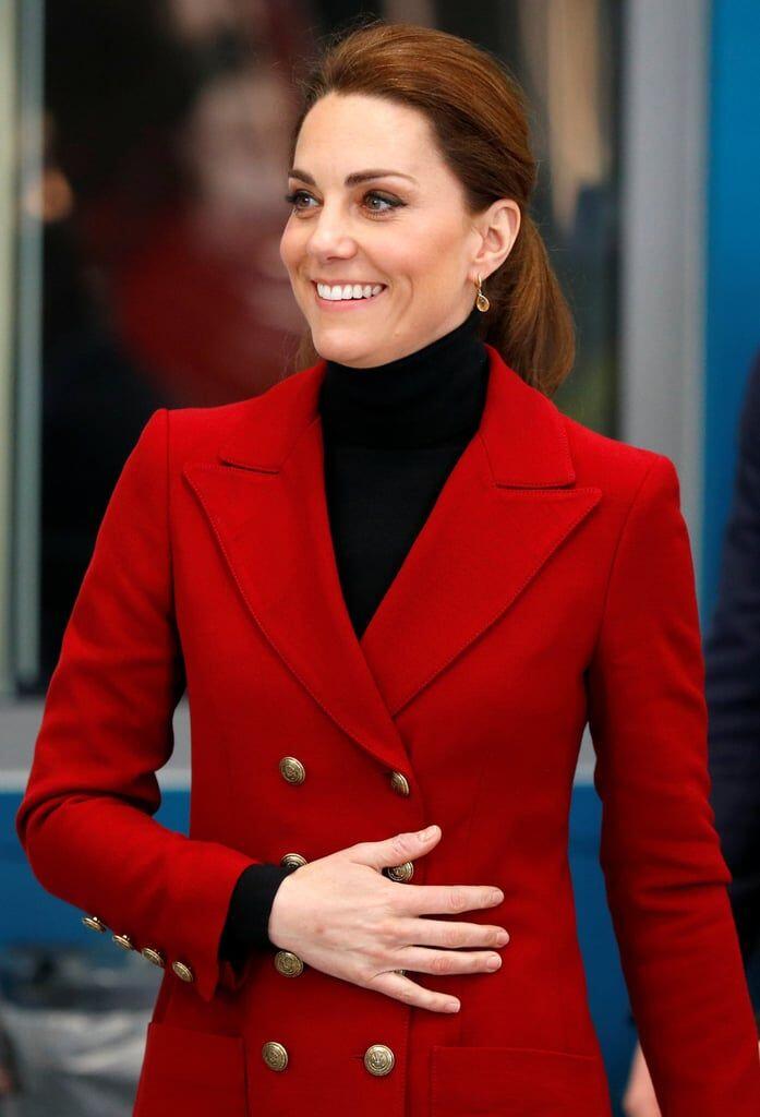 Là biểu tượng thời trang Hoàng gia Anh, Kate Middleton chỉ diện đi diện lại 6 kiểu đồ này suốt hơn 10 năm qua - 3